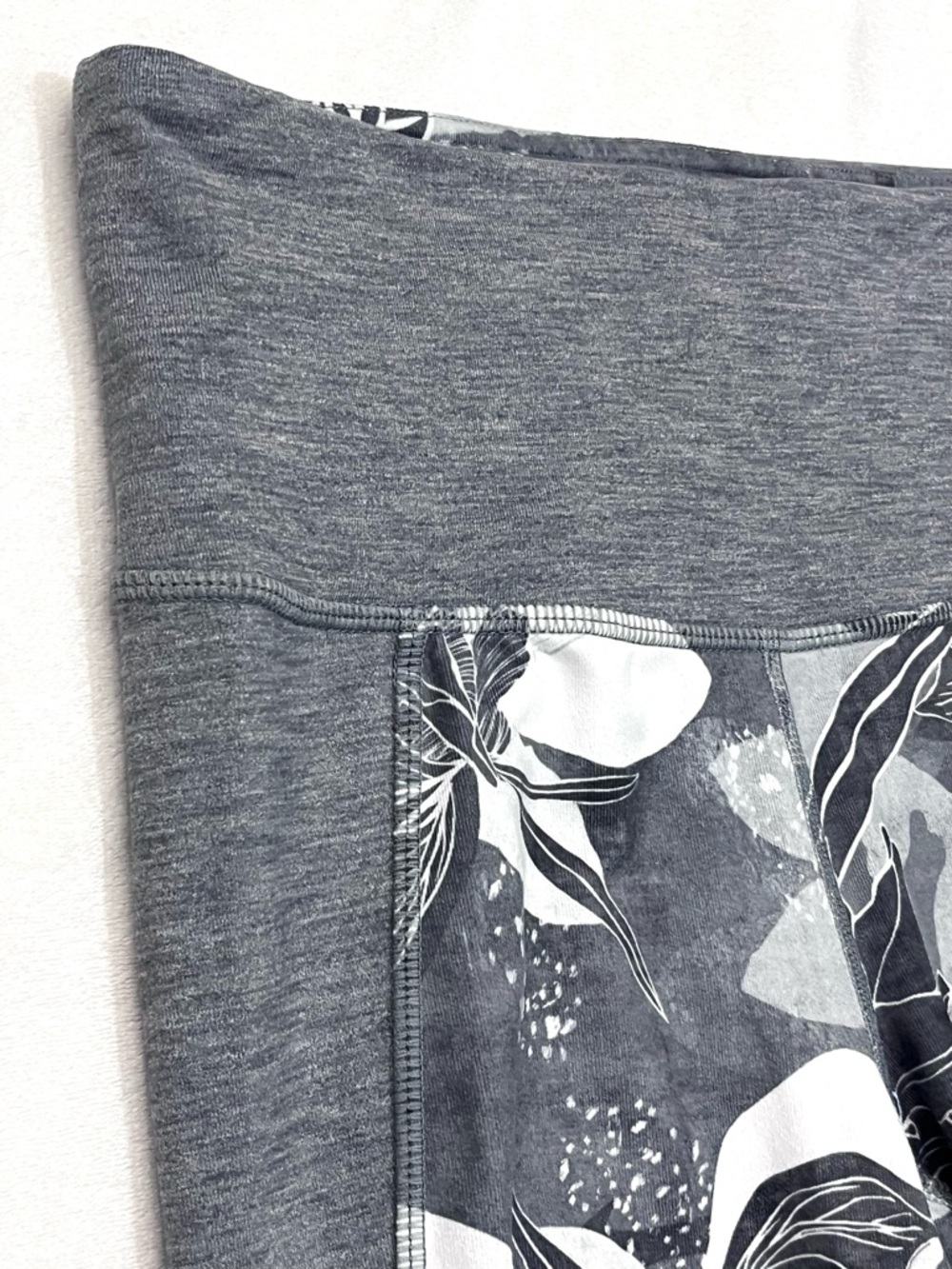Athleta Gray and White High Rise Tropical Flow Chaturanga Floral Accent Leggings - Picture 5 of 16